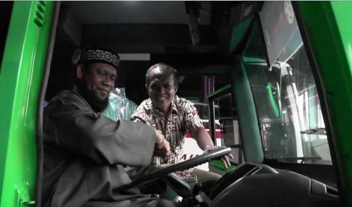 PO Primajasa Serahkan Bus Dakwah untuk Santri AFKN