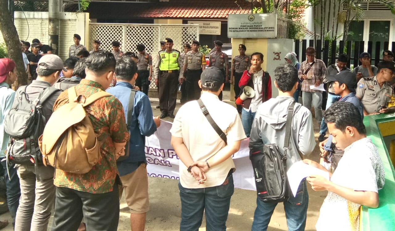 Kepala BIN dan Wakapolri Didesak Mundur dari Pengurusan Dewan Masjid Indonesia