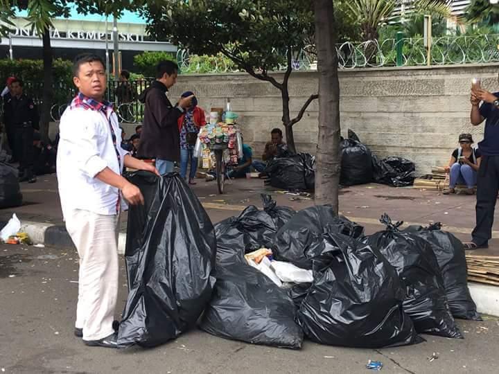Sampah Berserakan pada Parade 412, Nusron Wahid: Jangan Tendensius