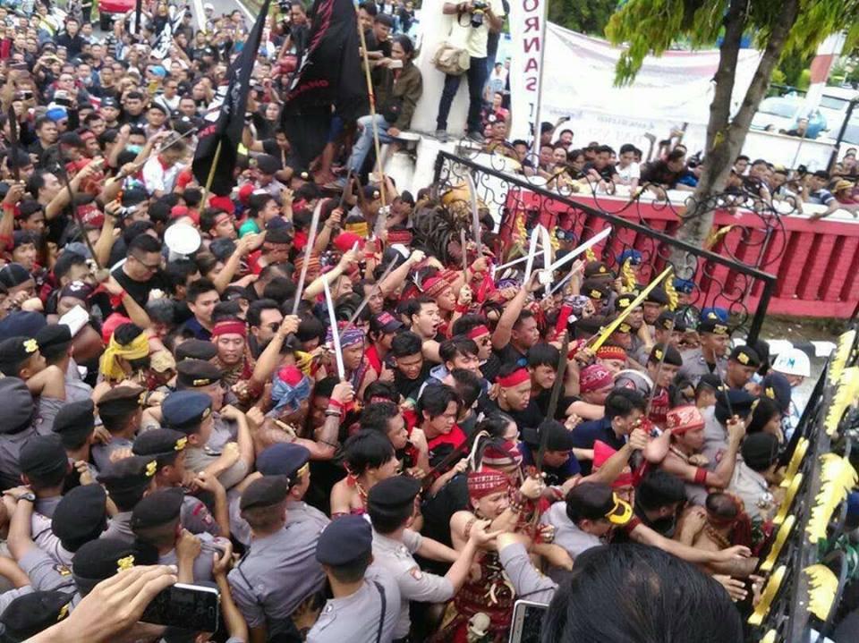 YLKI: Pengerudukan Bandara Manado adalah Pelanggaran Berat