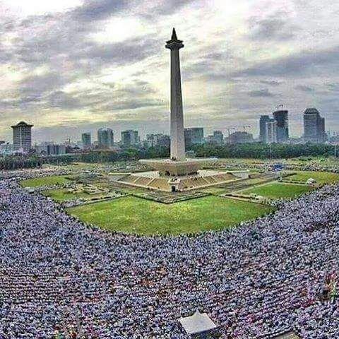 Tiga Juta Lebih Umat Islam Putihkan Kawasan Monas Tuntut Ahok Dipenjara