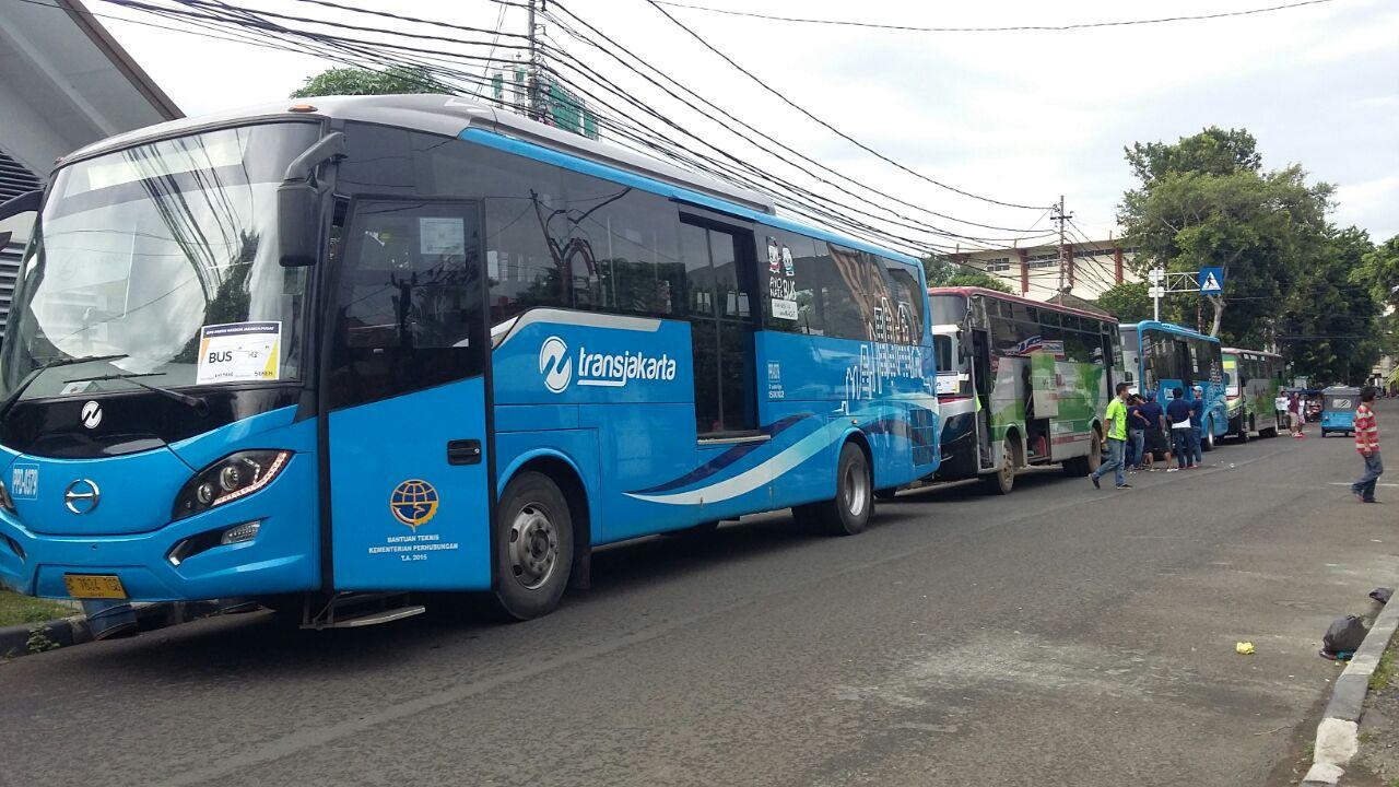 Parpol Pendukung Jokowi Diduga Sewa Bus Transjakarta untuk Aksi 412