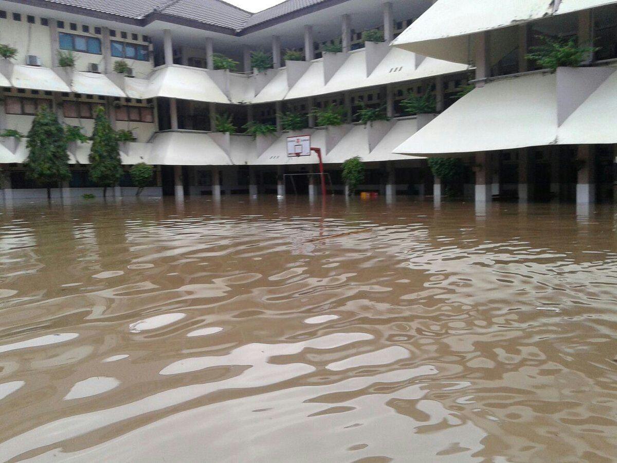 Vertical Drainage Jadi Andalan Anies-Sandi Atasi Banjir Jakarta