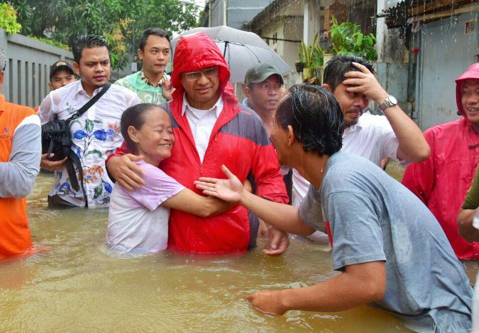 Anies Kunjungi Lokasi Banjir di Cipinang Melayu, Warga : Akhirnya Kami Diperhatikan