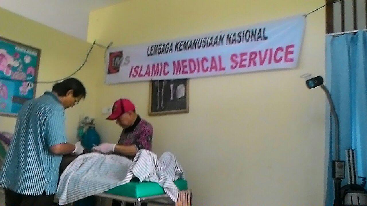 Islamic Medical Service Isi Ramadhan dengan Khitanan Massal Mualaf Mentawai