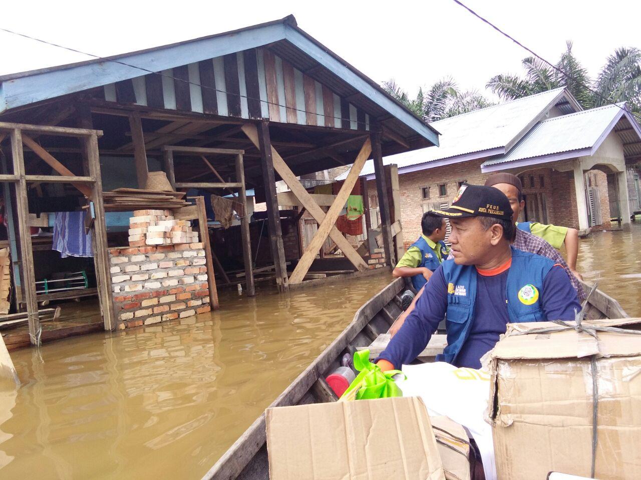 Korban Banjir Bulu Cina Bahagia Dikunjungi Dewan Dakwah 