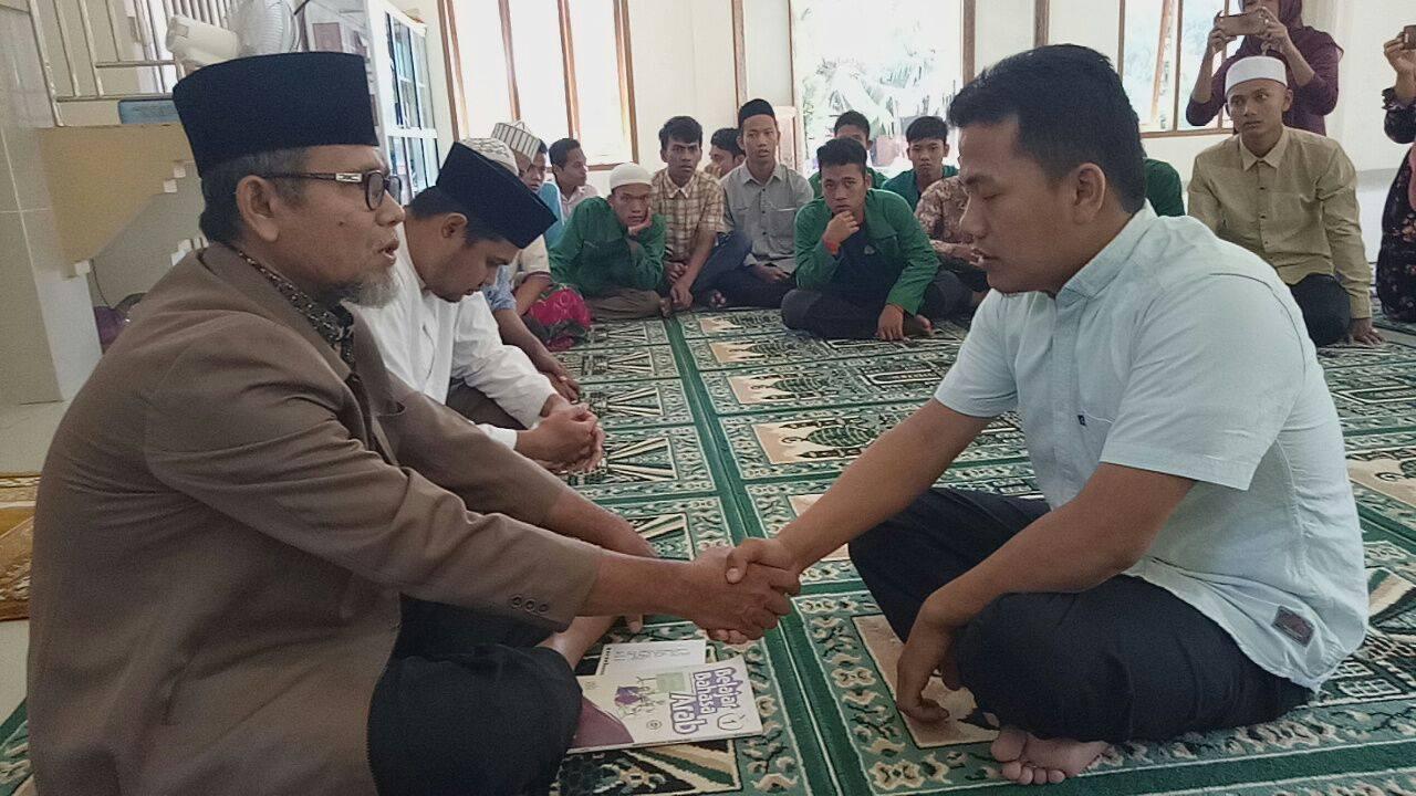 Subhanallah! Tersentuh Ceramah Aa Gym, Pemuda Batak Ini Ucapkan Syahadat