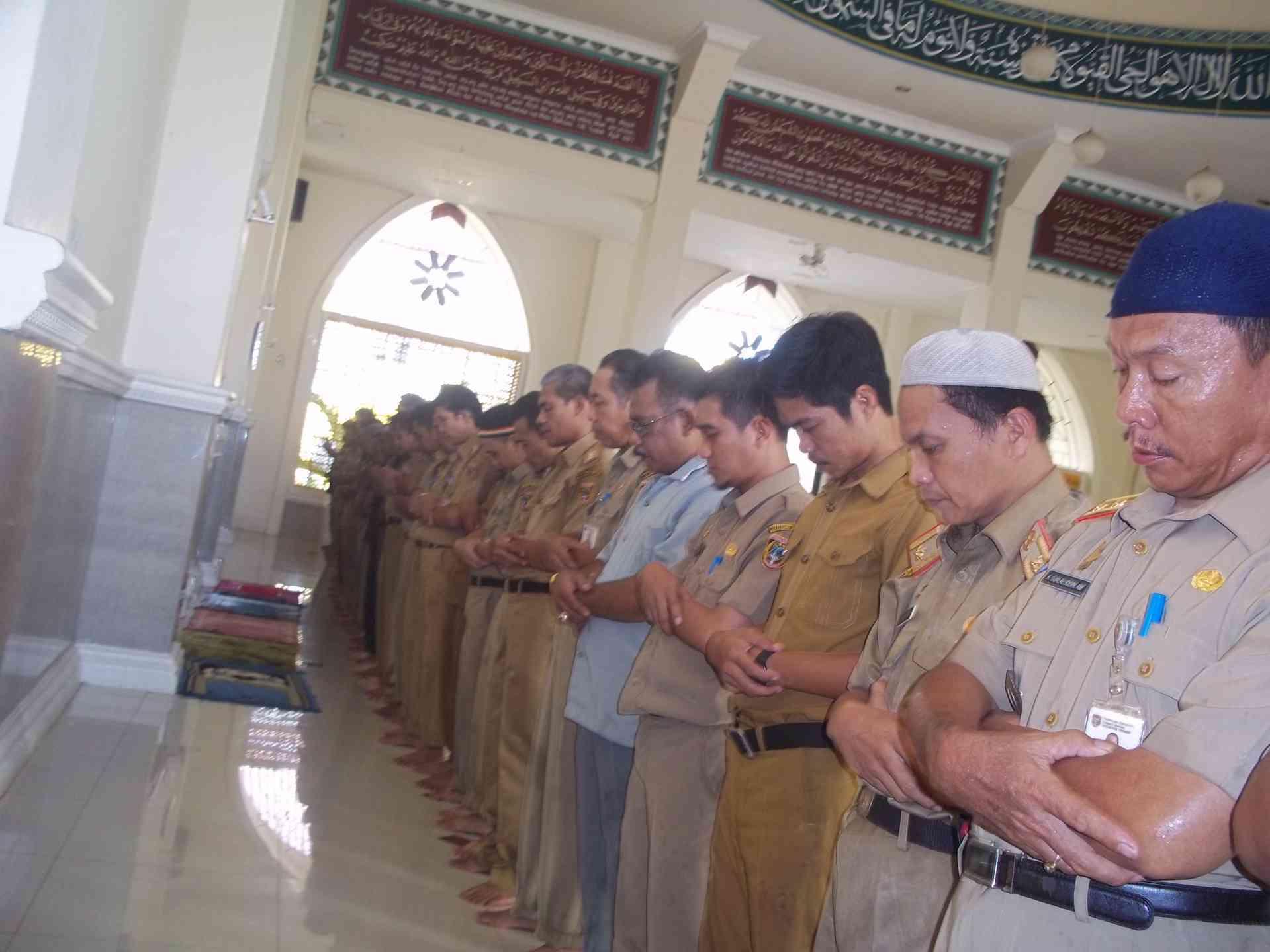 Bupati Halmahera Selatan Instruksikan PNS Shalat Berjamaah Awal Waktu di Masjid