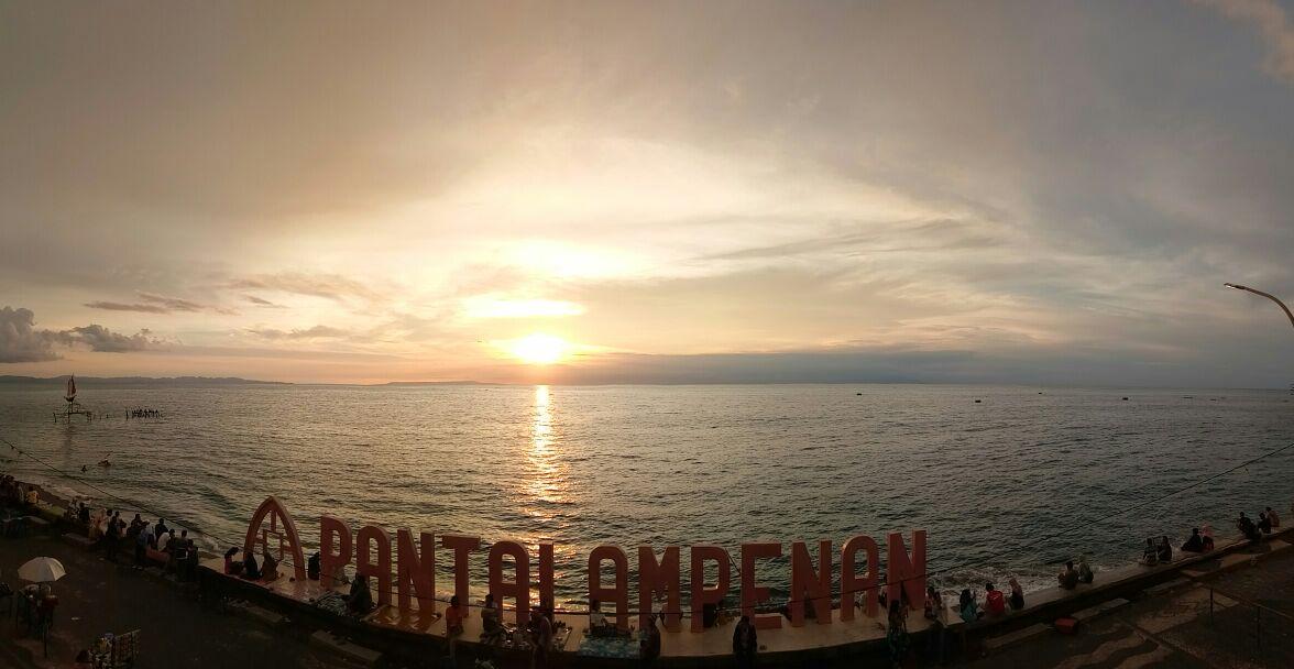 Menikmati Senja di Ampenan