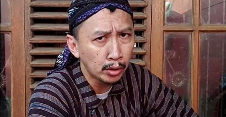 Sebut Bendera Tauhid Bendera Teroris, Abu Janda Dilaporkan ke Polisi