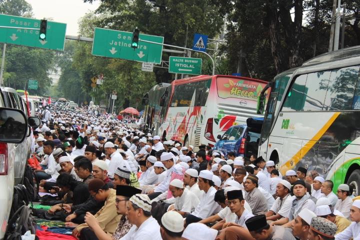 Komisi Dakwah MUI: Shalat Jumat di Jalanan Hukumnya Sah