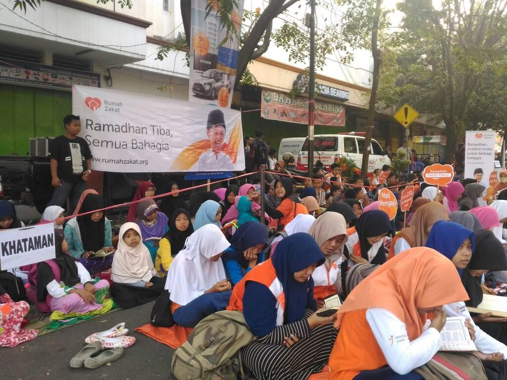 Rumah Zakat Jadikan Car Free Day Solo Ajang Khataman Al Qur'an 