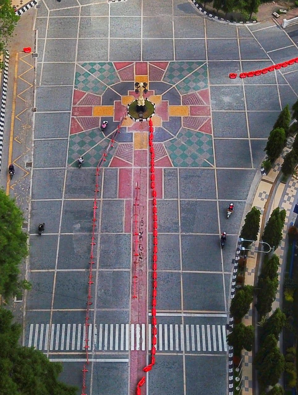 Heboh, Mozaik Mirip Salib Besar di Jalanan Depan Balaikota Solo