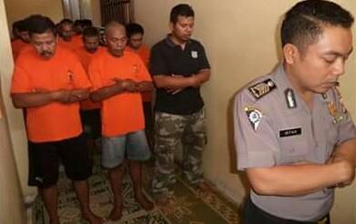 MUI Minta Polisi Tidak Larang Tahanan Muslim Shalat Gunakan Celana Panjang atau Kain Sarung