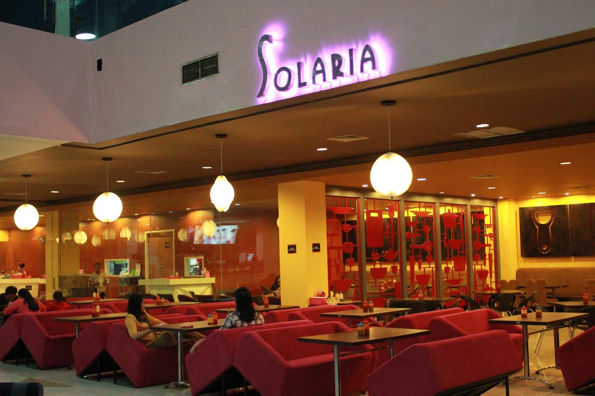 Diterpa Kasus Bumbu Mengandung Babi,  Jumlah Pengunjung Resto Solaria Tetap Normal?