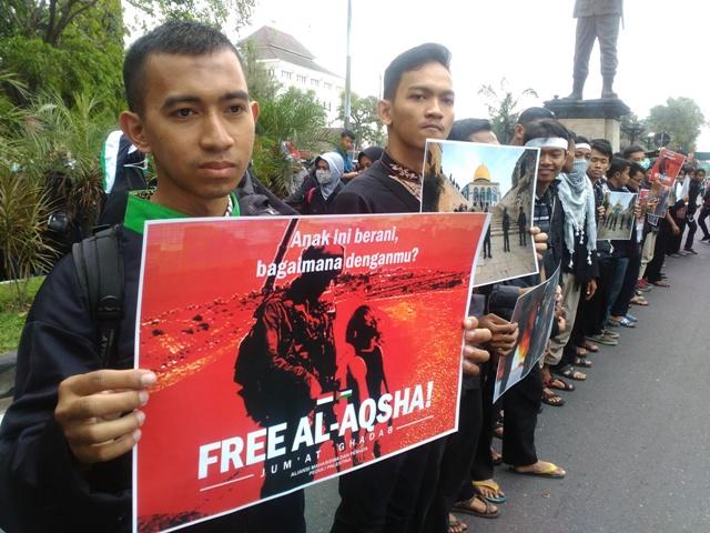 Mahasiswa dan Pemuda Solo Aksi Solidaritas Bela Al Aqsha