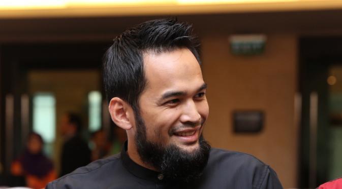 Identik dengan Nama Hindu,  Aktor Teuku Wisnu Ganti Nama