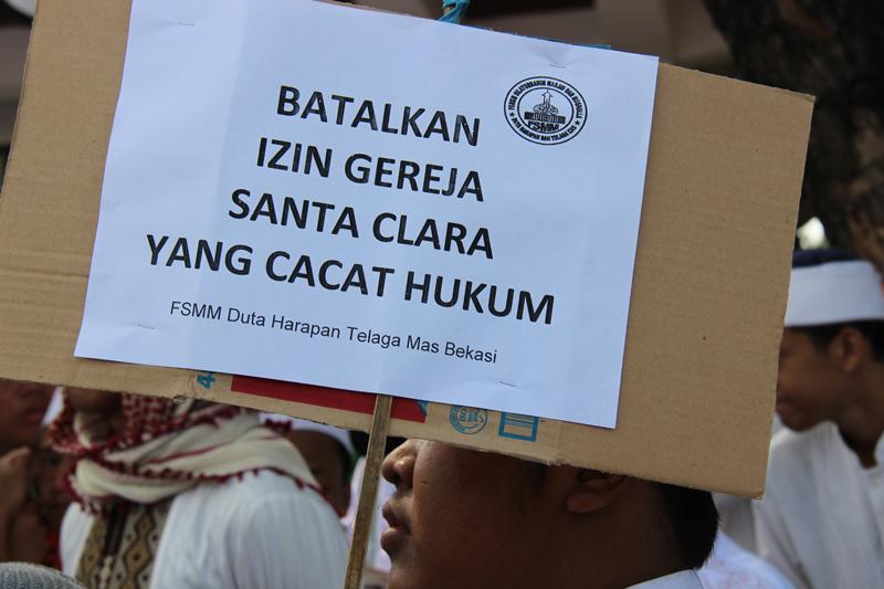 Umat Islam Bekasi: Cabut Izin Gereja Santa Clara atau Rahmat Effendi Mundur!