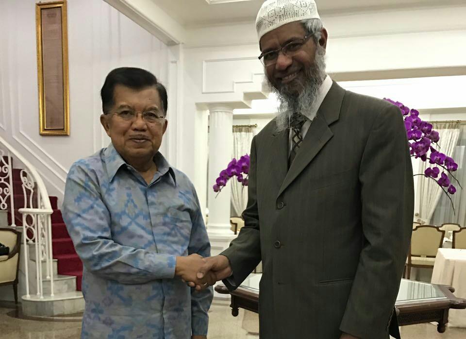 Jaga Kehormatan, Istri Zakir Naik Enggan Difoto dan Hindari Perhatian Publik