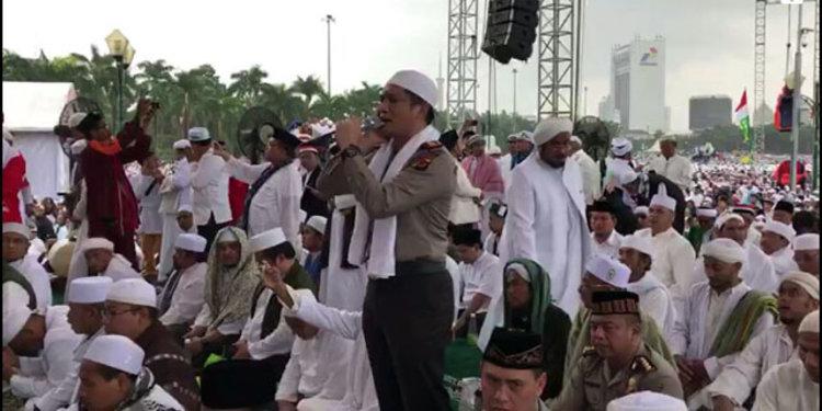 Muazin Shalat Jumat Aksi Bela Islam III adalah Kapolres Cirebon Teman Ustadz Arifin Ilham