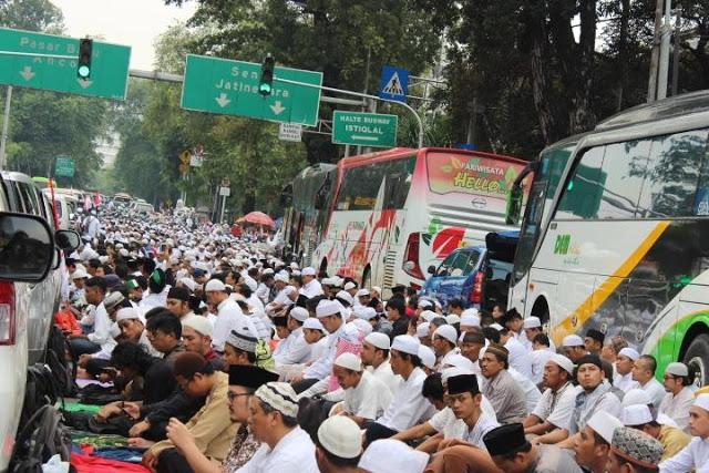 MUI Bolehkan Shalat Jumat di Jalanan, Inilah Syaratnya