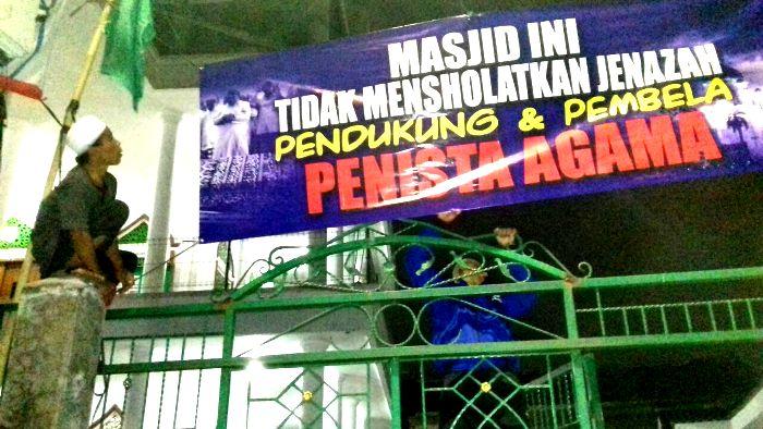 Takmir Masjid: Keimanan Umat Islam Terkikis, Spanduk Ini Bentuk Cinta dan Kasih Sayang!