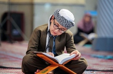 Membaca Al-Qur’an Harus Menghadap Kiblat?