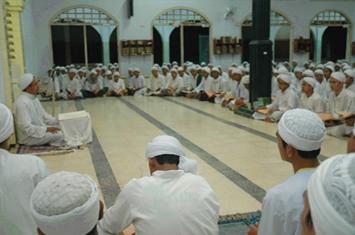 Membuat Perkumpulan di Masjid Sebelum Pelaksanaan Shalat Jum'at