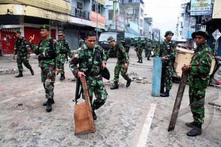 Tolak Penarikan Pasukan TNI,Warga Muslim Ambon Tak Lagi Percaya Polisi