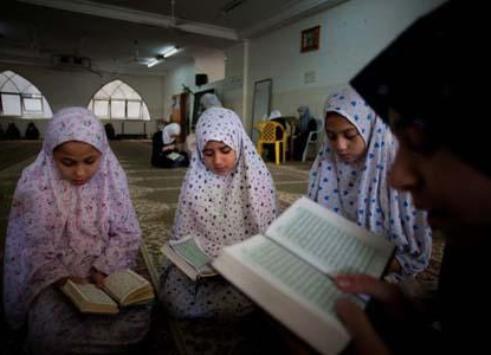 Muslimah Palestina Pakai Gudang untuk Markaz Tahfizhul Qur-an