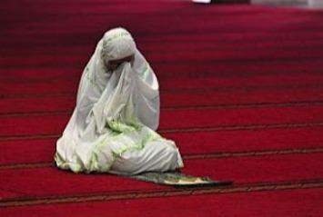 Wanita Punya Peran Memakmurkan Masjid