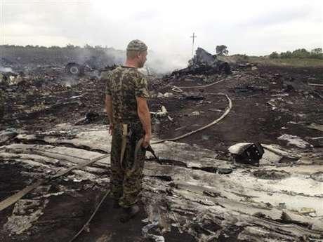 Pesawat Malaysia Airlines MH17 Diroket di Ukraina