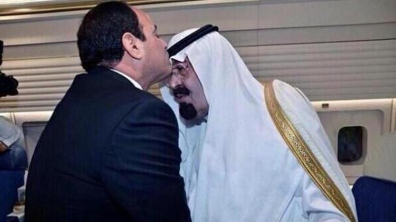 Marsekal Abdul Fattah al-Sisi Mencium Raja Abdullah Sebagai Ucapan Terima Kasih