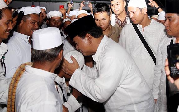 Prabowo Menangis  Dihadapan Ribuan Ulama Jawa Timur
