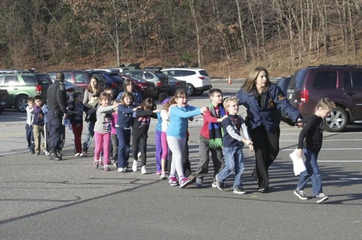Pembantaian Massal di Sekolah Connecticut Amerika Serikat