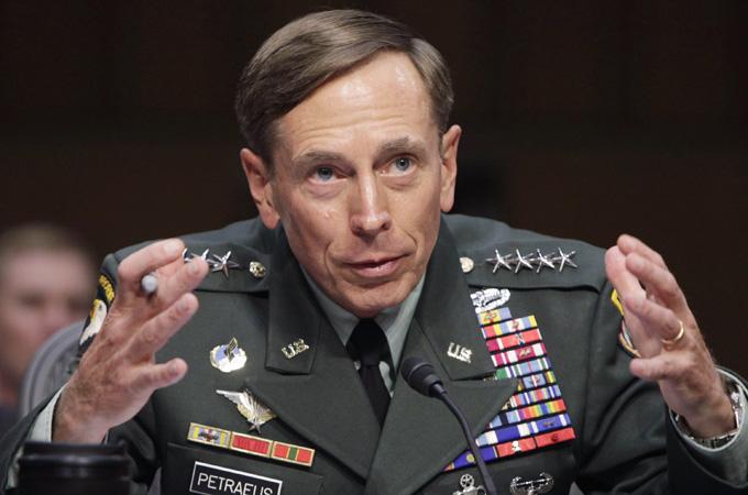Mantan Direktur CIA David Petraeus: AS Harus Lancarkan Serang Udara ke ISIS