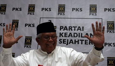 Apa Bedanya Ridwan Hakim Hilmi Aminuddin Dengan Tomy Soeharto?