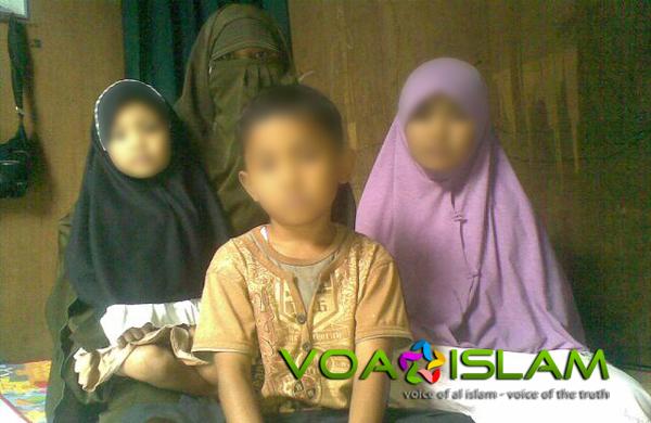 Ummu Uswah: Suami Saya Diberondong Tembakan Densus Usai Shalat Dhuha