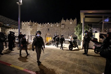 Demonstran Palestina Paksa Pasukan Israel Untuk Mundur Dari Gerbang Damaskus Yerusalem