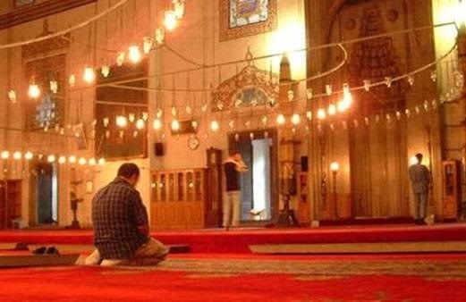 Tahiyatul Masjid Saat Muadzin Senandungkan Pujian Setelah Adzan