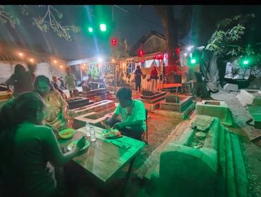 Warung di Tengah Makam Viral, Ulama Tegaskan Kuburan Muslim Harus Dijaga Kehormatannya