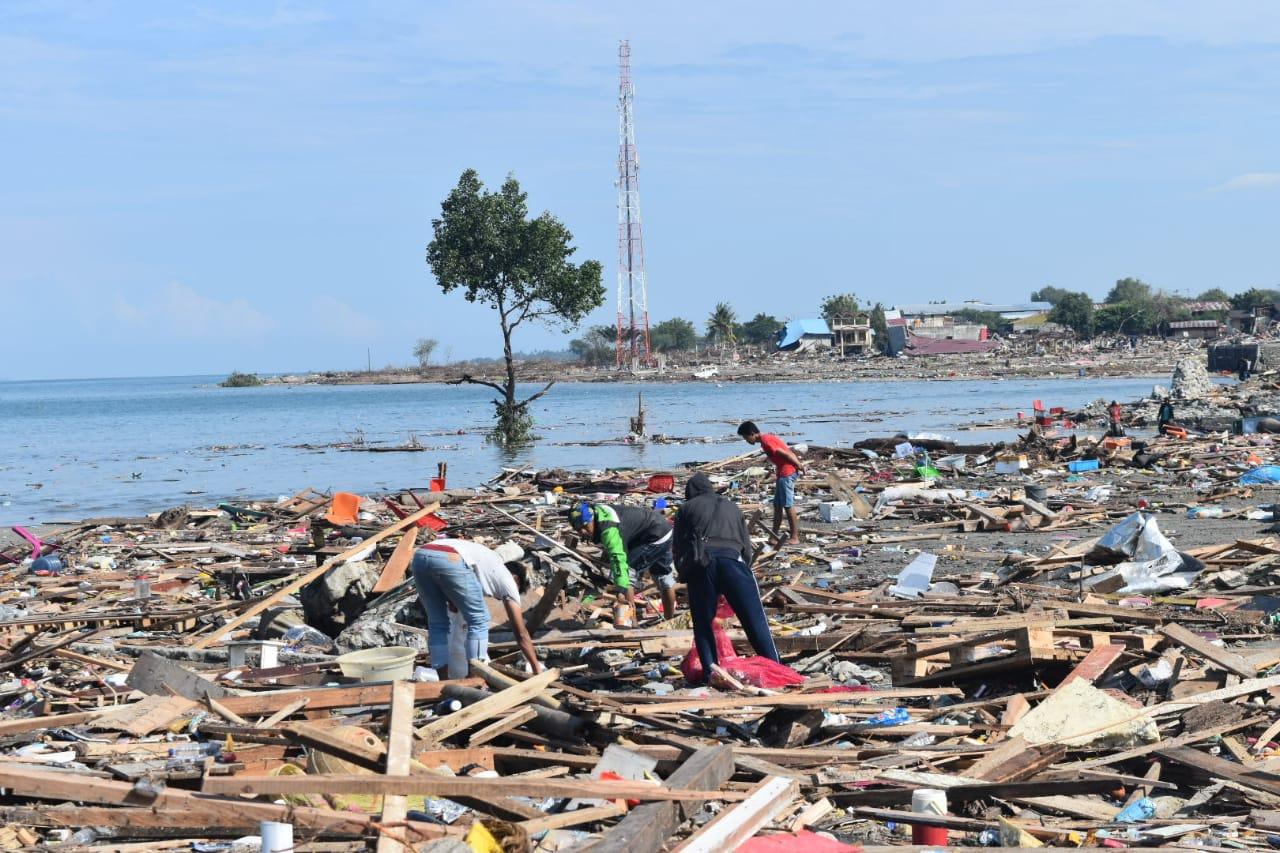 Mengais Reruntuhan, Korban Gempa Palu: Kami Lapar, Butuh Makan!