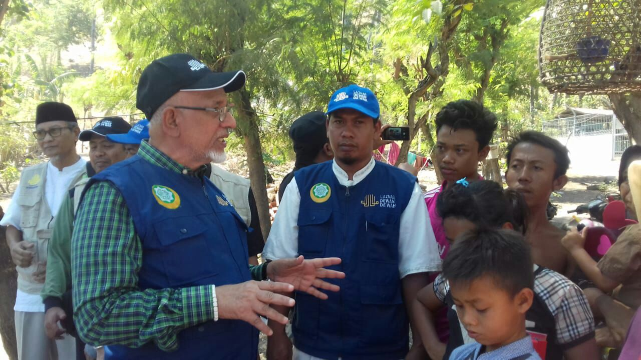 Ketum Dewan Dakwah Beri Bantuan dan Tausiyah di Lombok
