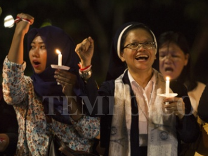 [Video] Sampah Lilin Usai Doa Bersama Untuk Ahok di Balai Kota Jakarta 