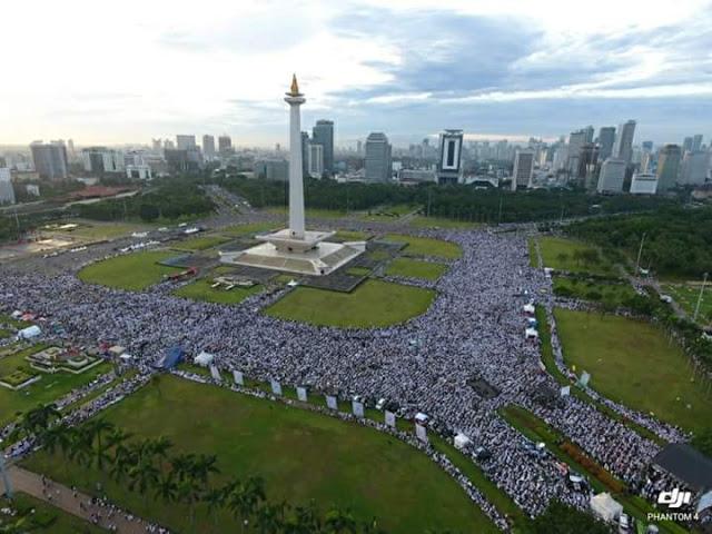 Kalender 2019 Tema 'Momen Persatuan Reuni Akbar 212 - 2018'