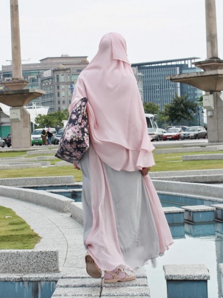 Hijab; antara Fashion dan Panggung Politik