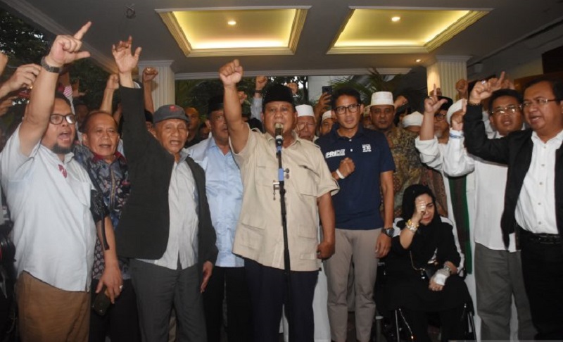 Didampingi Sandi, Prabowo Bacakan Pidato Kemenangan