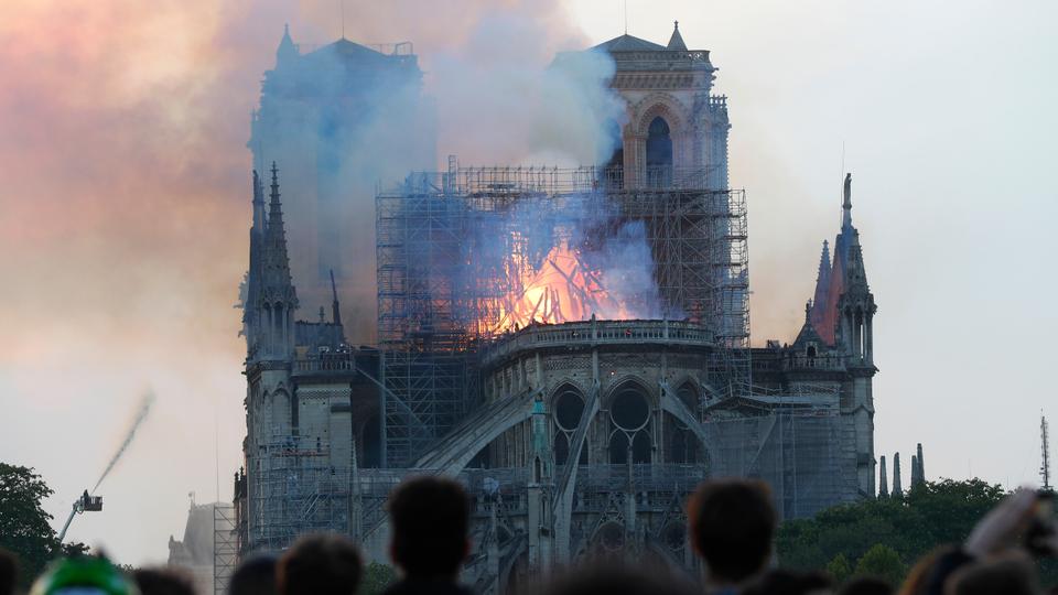 YouTube Kaitkan Kebakaran Katedral Notre Dame denga Serangan 9/11