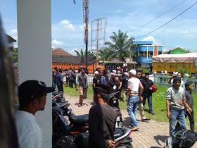 Spanduk Acara GP Ansor di Tanjung Pura Juga Dibakar Massa
