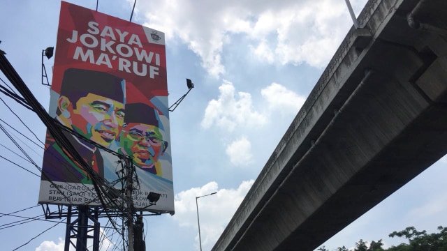 Baliho Jokowi Kembali Tewaskan Pengendara Motor, Netizen: Baru Balihonya Aja Sudah Nyusahin